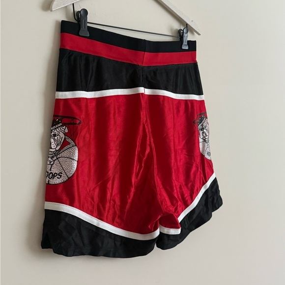 Vintage Wilson Basketball Shorts Bulldog Hoops Graphic Red Black Mens 34 - Picture 4 of 7